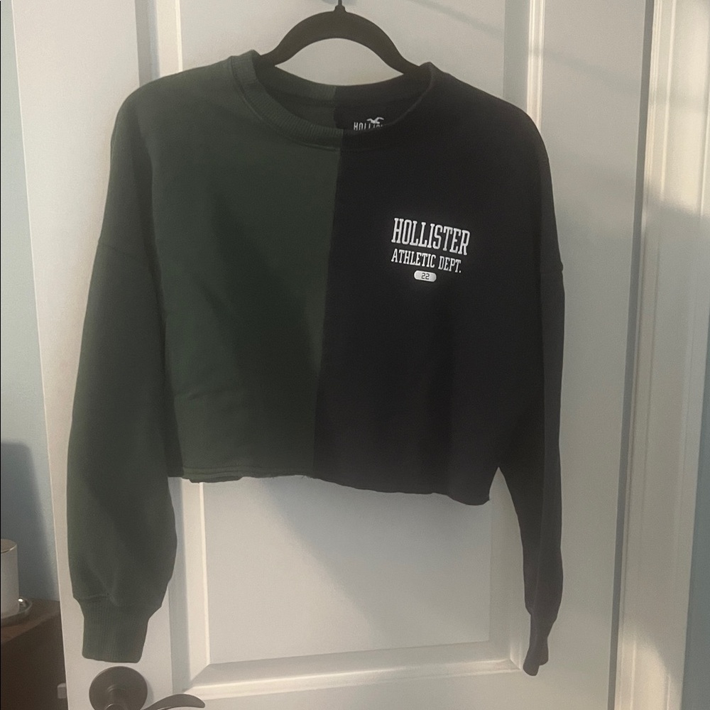 Hollister Women's Two-Tone Cropped Sweatshirt xs